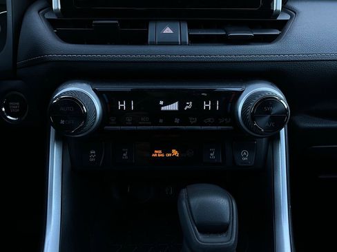 Used 2025 Toyota RAV4 XLE image 27