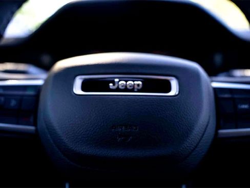 New 2026 Jeep Compass Latitude image 12