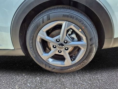 Used 2025 Kia K4 FWD image 6