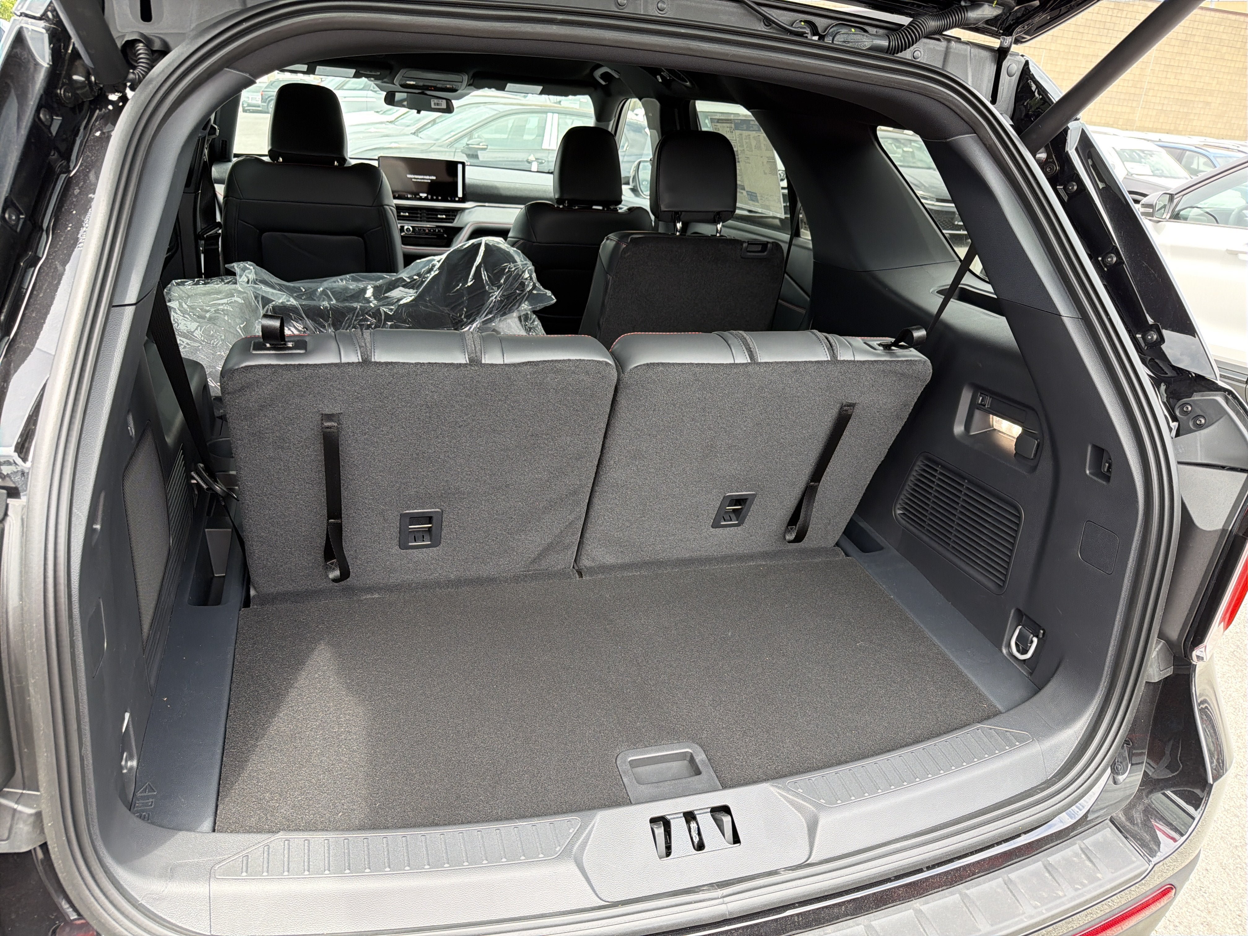 New 2026 Ford Explorer ST-Line w/ ST-Line Street Pack AWD/4WD image 25
