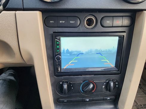 Used 2005 Ford Mustang Deluxe image 14