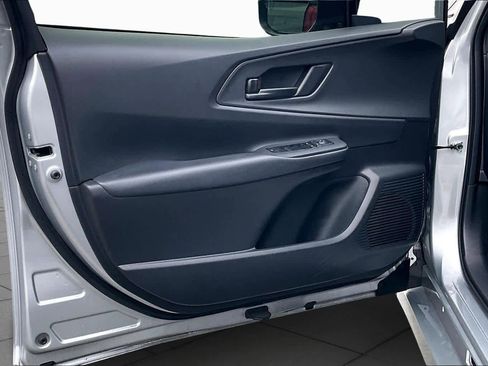 Used 2025 Toyota Prius Plug-In Hybrid image 21