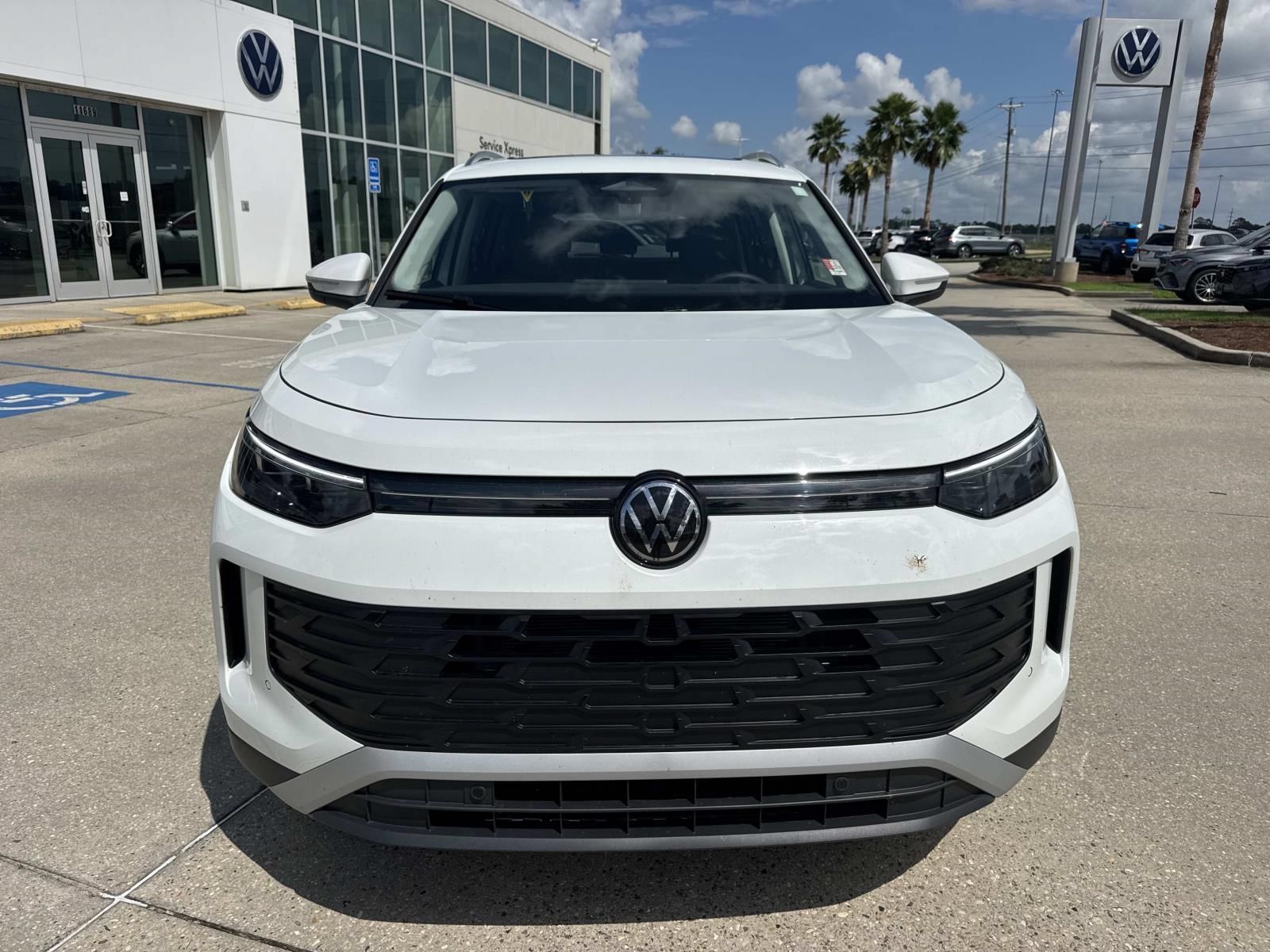 Used 2026 Volkswagen Tiguan SE FWD image 2