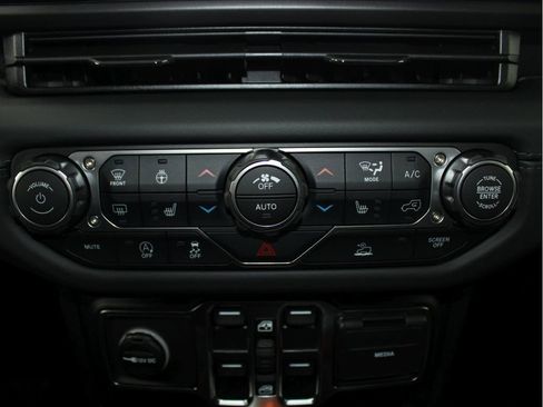 New 2025 Jeep Gladiator Sport image 19