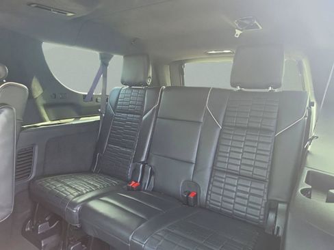 Used 2021 Cadillac Escalade ESV Sport Platinum w/ Heavy-Duty Trailer Package AWD/4WD image 30