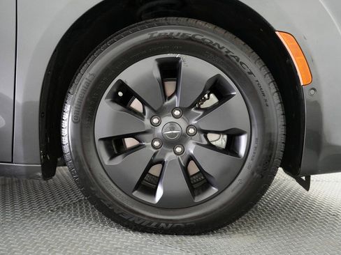 Used 2019 Chrysler Pacifica Limited w/ Advanced Safetytec Group image 62