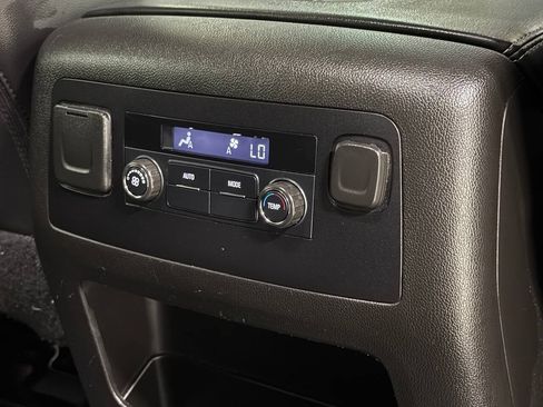 Used 2018 Chevrolet Tahoe LT RWD image 35