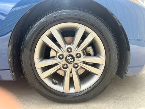 Used 2017 Hyundai Elantra SE FWD image 27