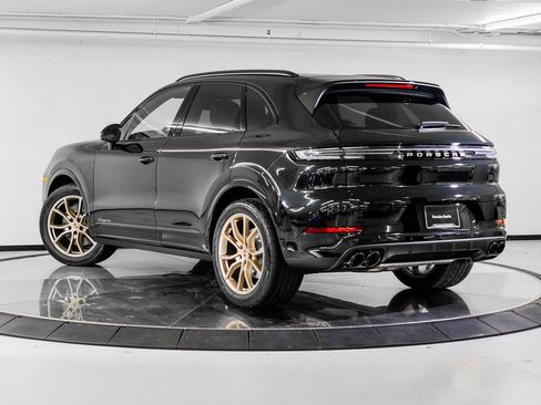 Certified 2026 Porsche Cayenne AWD/4WD image 3