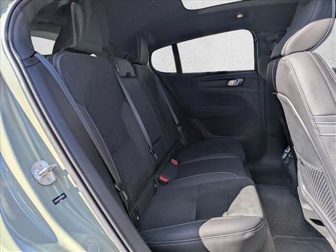 Used 2023 Volvo C40 P8 Recharge Ultimate image 22