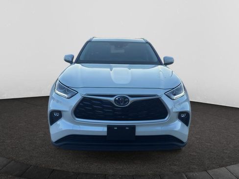 Used 2023 Toyota Highlander Bronze Edition AWD/4WD image 2