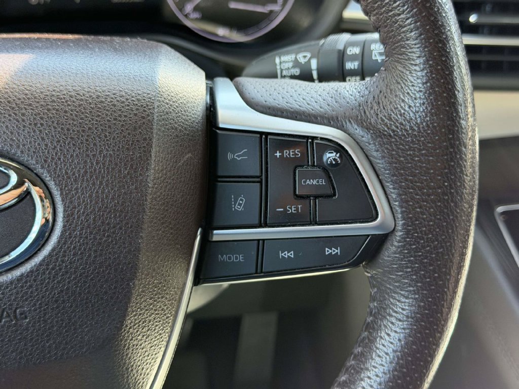 Used 2022 Toyota Sienna Platinum AWD/4WD image 10