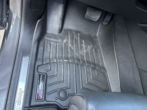 Used 2024 Jeep Grand Cherokee L Overland w/ Advanced Protech Group III image 28