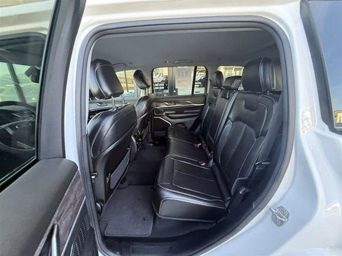 Used 2023 Jeep Grand Cherokee Limited w/ Black Appearance Package AWD/4WD image 27