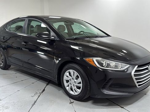 Used 2017 Hyundai Elantra SE w/ Cargo Package image 3