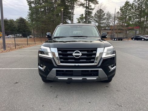 Used 2024 Nissan Armada SL w/ Captain's Chairs Package image 3