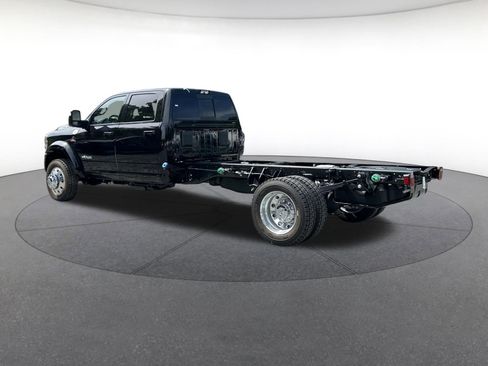 New 2026 RAM 5500 4x4 Crew Cab image 3