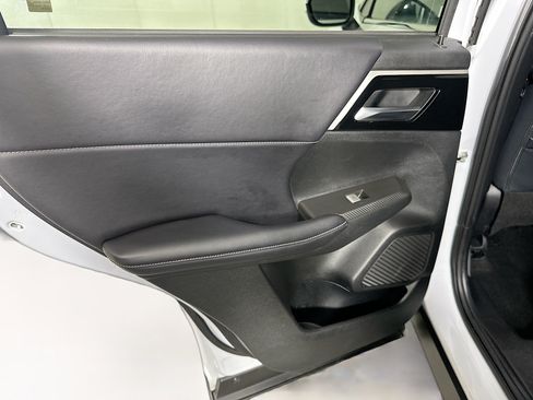 Used 2024 Mitsubishi Outlander SE AWD/4WD image 25