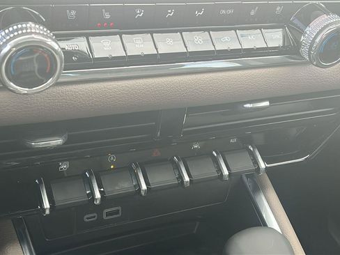 New 2026 GMC Canyon Denali image 23