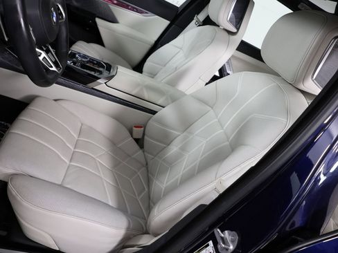 Used 2023 BMW 760i xDrive image 10