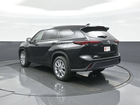 Certified 2026 Toyota Highlander Limited AWD/4WD image 5