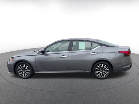 Used 2024 Nissan Altima 2.5 SV image 8