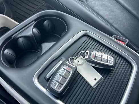 Used 2024 Chrysler Pacifica Touring-L FWD image 20