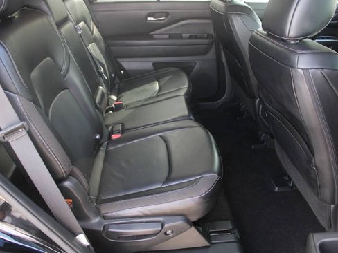 Used 2024 Nissan Pathfinder SL AWD/4WD image 10
