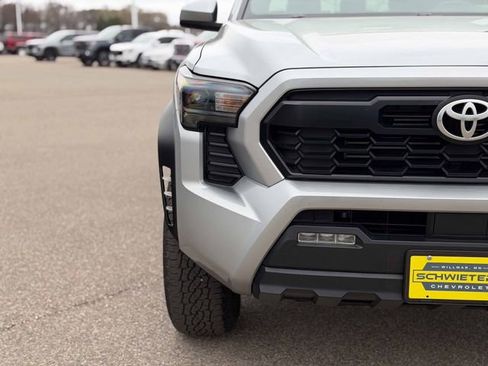 Used 2024 Toyota Tacoma TRD Off-Road AWD/4WD image 4