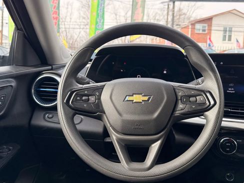 Used 2025 Chevrolet Trax LT image 18