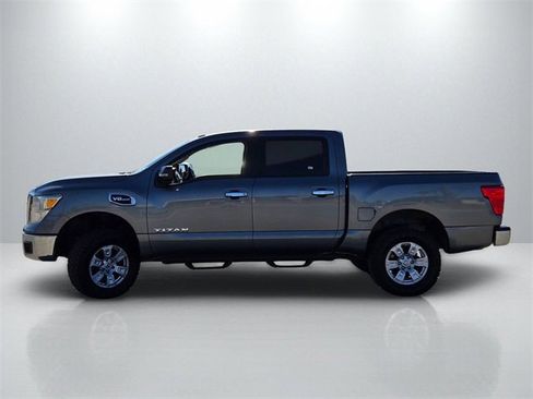 Used 2017 Nissan Titan SV image 7