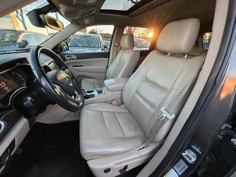 Used 2017 Jeep Grand Cherokee Limited w/ Trailer Tow Group IV AWD/4WD image 8