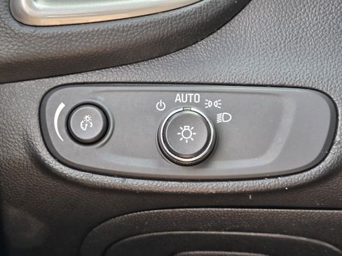 Used 2018 Chevrolet Trax LS FWD image 18