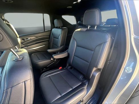 Used 2025 Chevrolet Traverse LT image 21