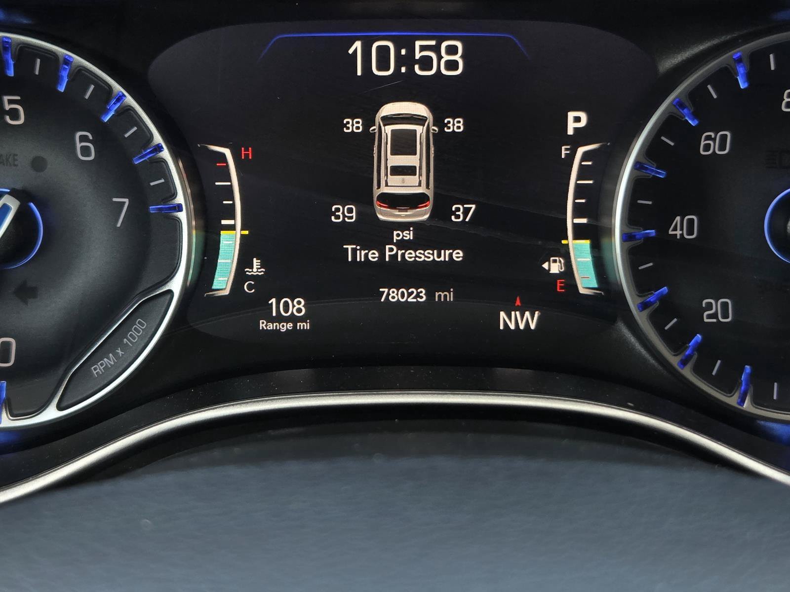 Used 2024 Chrysler Pacifica Touring-L FWD image 24