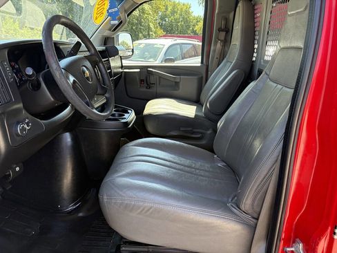 Used 2016 Chevrolet Express 2500 image 9