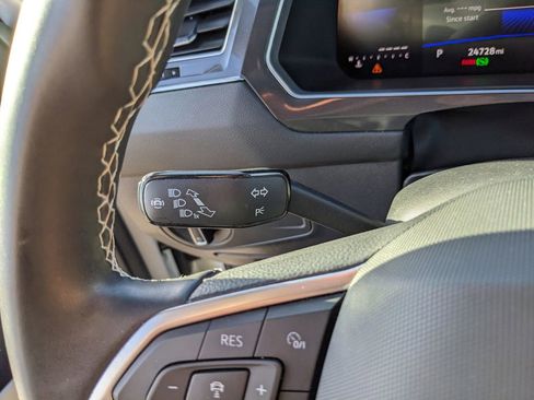 Certified 2023 Volkswagen Tiguan SE w/ Panoramic Sunroof Package image 30