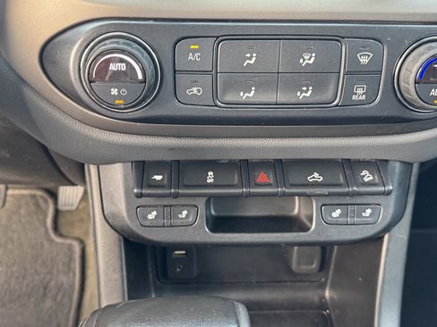 Used 2018 Chevrolet Colorado Z71 image 22