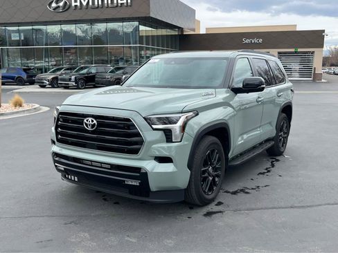 Used 2025 Toyota Sequoia 4WD image 2