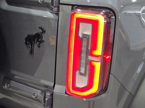 Used 2023 Ford Bronco Wildtrak image 19