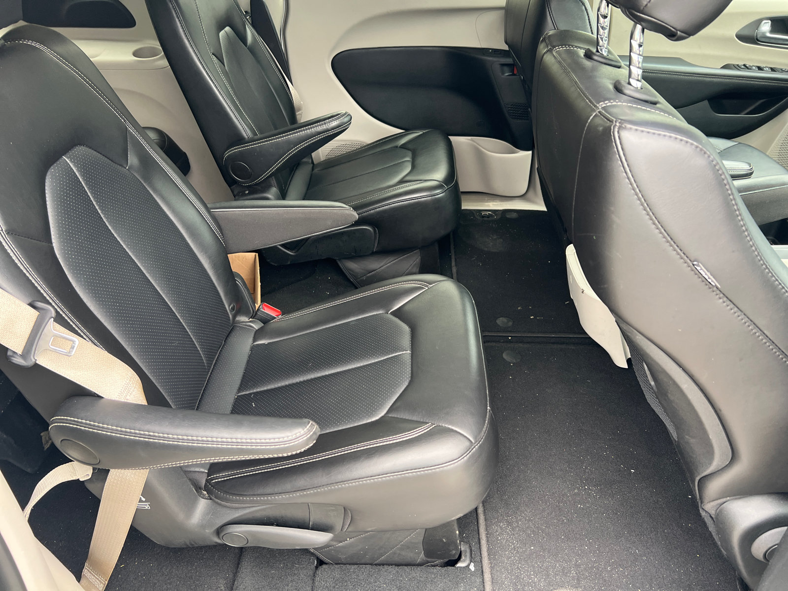 Used 2024 Chrysler Pacifica Touring-L FWD image 19