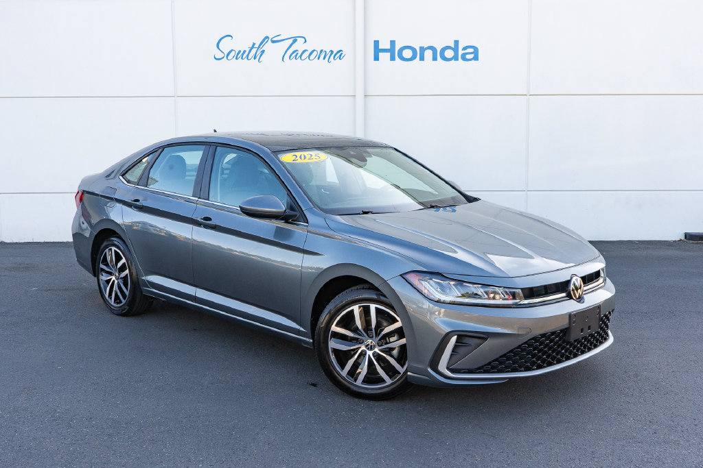 Used 2025 Volkswagen Jetta SE FWD image 1