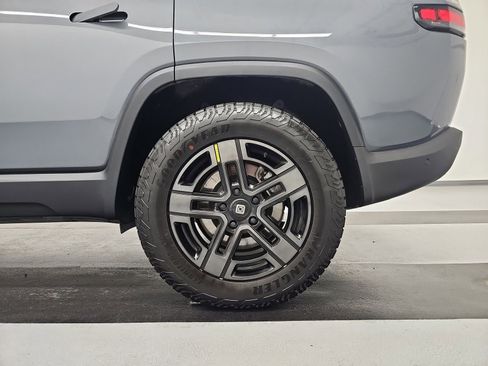 Used 2024 Rivian R1S Adventure AWD/4WD image 10