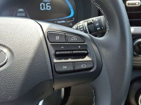Used 2025 Hyundai Venue SEL FWD image 25