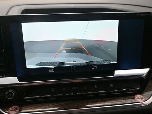 Used 2025 Chevrolet Silverado 2500 LT w/ Convenience Package image 19