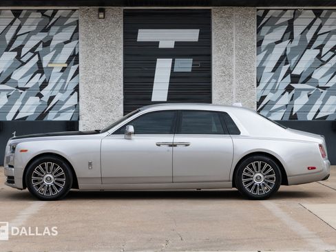 Used 2023 Rolls-Royce Phantom Sedan w/ The Phantom Package image 11