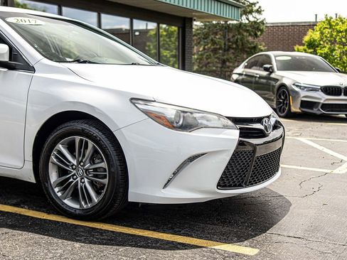 Used 2017 Toyota Camry SE FWD image 3