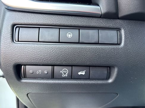 Used 2024 Nissan Rogue SL AWD/4WD image 37