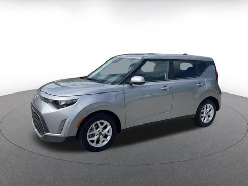 Used 2025 Kia Soul LX w/ LX Technology Package FWD image 7