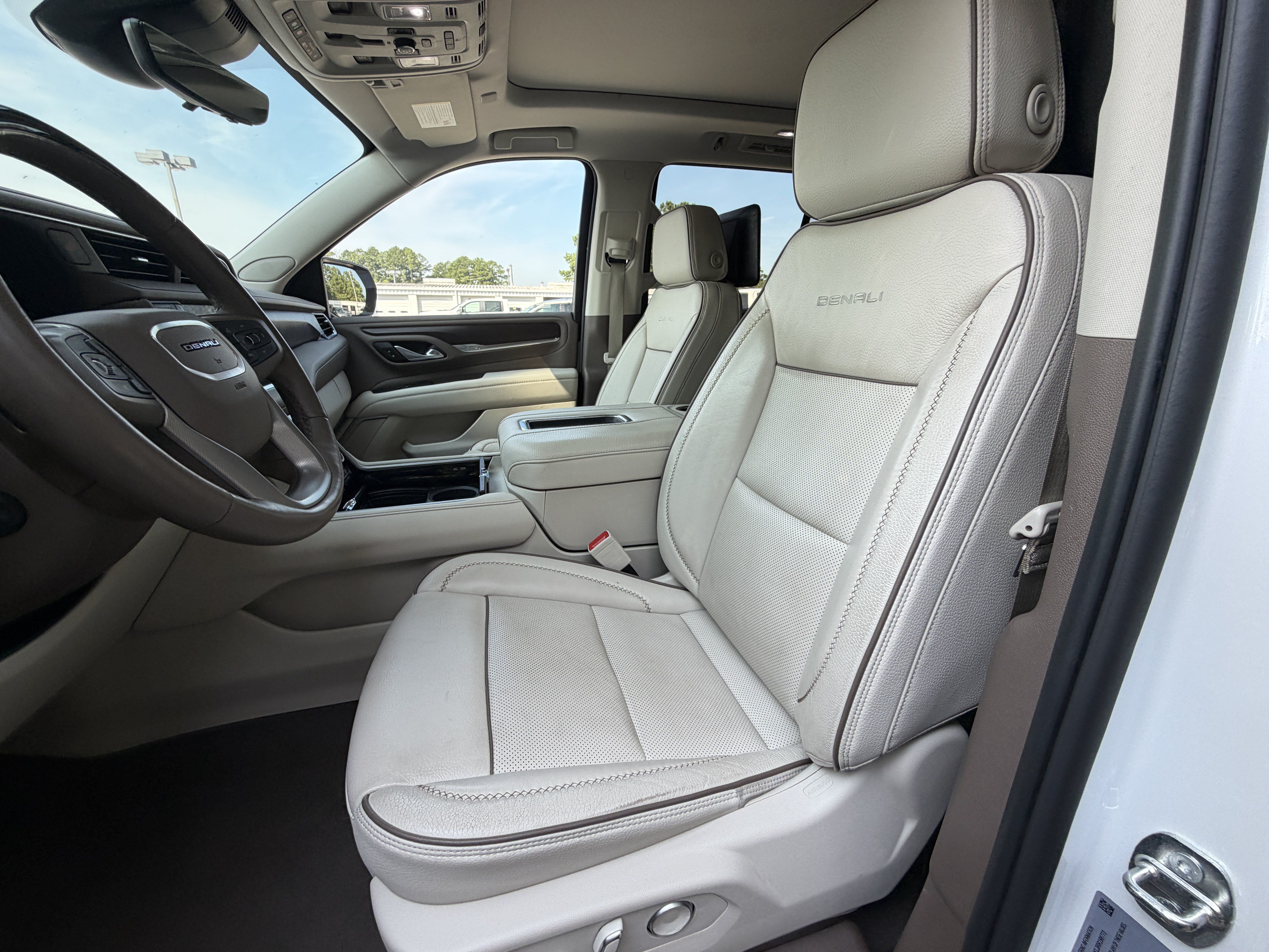 Used 2024 GMC Yukon Denali w/ Denali Reserve Package RWD image 10